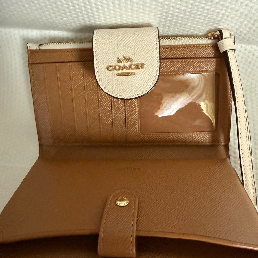 Coach White Leather Phone Wristlet Wallet Flap Snap Zip ID Card Holder - Picture 3 of 6